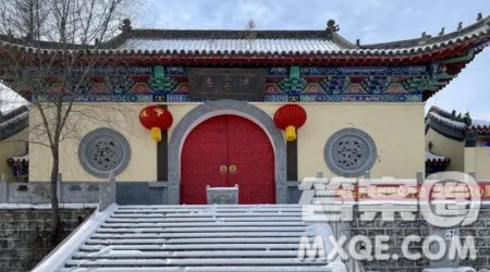 解读不与方袍同结社，下归尘世竟如何两句的意味