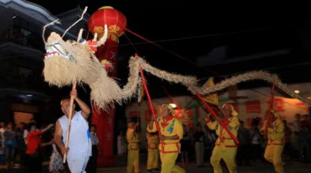 关于舞龙灯的作文400字 舞龙灯小学六年级作文400字