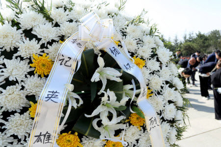 缅怀英烈致敬英雄发言稿作文800字 关于缅怀英烈致敬英雄的发言稿作文800字 缅怀英烈致敬英雄发言稿作文800字 关于缅怀英烈致敬英雄的发言稿作文800字